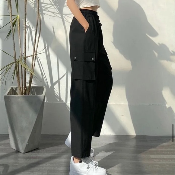 Black High-Waist Cargo parachute joggers with drawstring cuffs - Picture 3 of 9